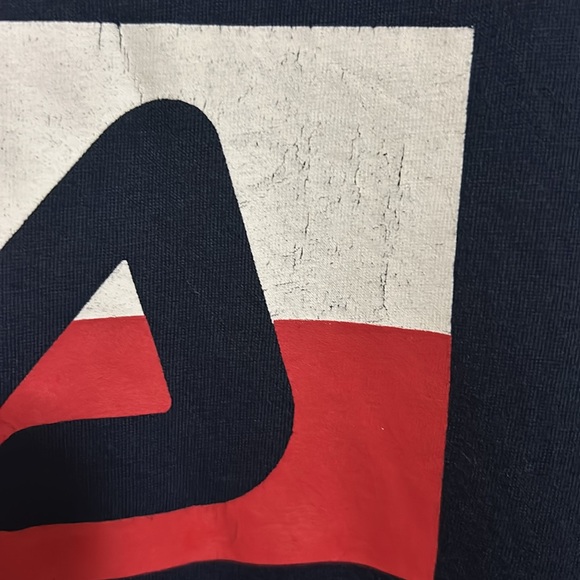 🦋Fila Tee 2/15$ - Picture 4 of 9